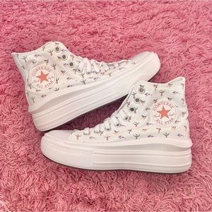 Bird patterned huge platforms Converses 
Converse sneakers 👟 
Chuck Taylor’s